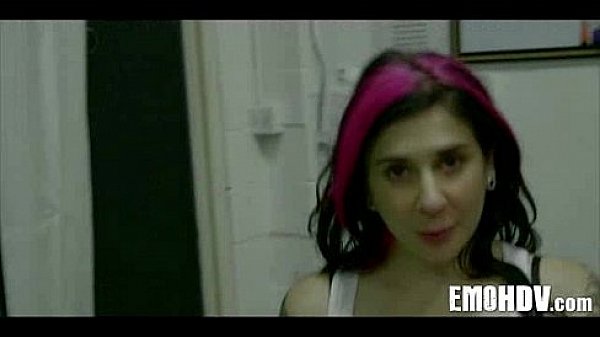 Nonton Emo Babe With Tats Gets Some Dick 251 thumbnail