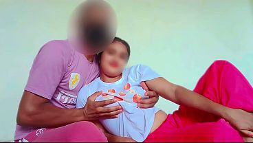 Padosi Aunty Ki Chutki Ladki Ko Khelne Ke Bahane Bulakar Muh Me Dick De Diya Ladki Bhi Chudail Me Sath De Rhi thumbnail