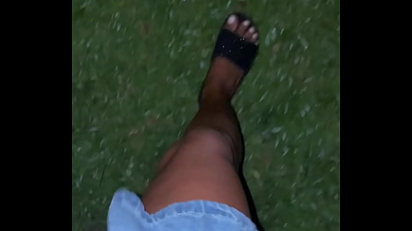 Em p&uacute;blico apenas s&oacute; saia 