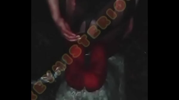 Reymisterio422 - Incada en un bordillo en el bosque- 1000288937 - Mar 12, 2025 