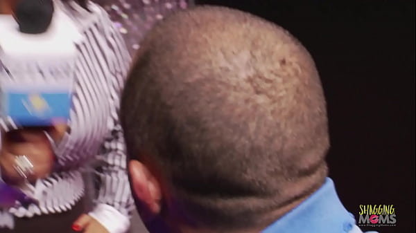 Play MP4 - Borata wants to share two cocks with her friends in the strip club