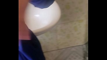 Nonton Bajame El Short, Quiero Hacerlo Aqui!! Colegiala Puta De 18 A&ntilde;os Me Pide Hacerlo En El Ba&ntilde;o!! Que Le Pasa A Esta Chica??? Video Real Casero thumbnail