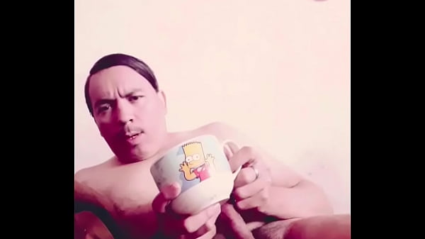 Play MP4 - Tomando cafe desnudo