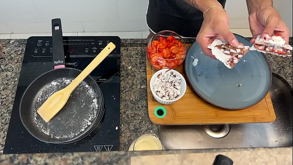 Play MP4 - Gozando gostoso depois de cozinhar&excl;