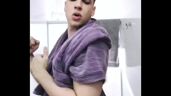 Dj mostrando a bunda