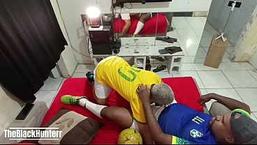 Ap&oacute;s O Treino, Bateu Aquele Tesao Enchi O Cu Do Twink De Porra thumbnail