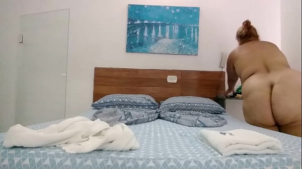 Chubby woman likes to suckle her dick 