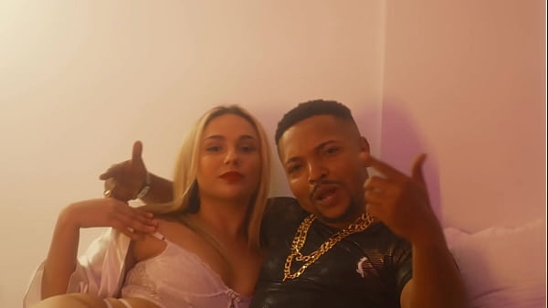 As patroas de calcinha desafiam o youtube &ndash; proibid&atilde;o sem nudez 18 