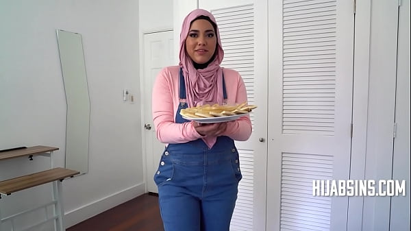 Chubby Girl In Hijab_Offers Her Virginity On_A Platter POV