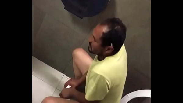 Play MP4 - maduro en ba&ntilde;o
