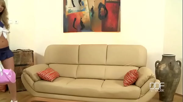 Nonton Cute And Uninhibited Newcomer! thumbnail