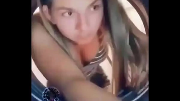 Nonton Ele Nn Perdoou Sua Irm&atilde; Presa Na M&aacute;quina De Lavar Roupas thumbnail