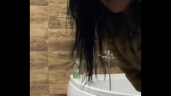 Nonton Milfycalla- Pee Play In Bathtub While Wearing A Fur Coat And Pantyhose 198 - And This Is A Fetish That I Like. I Want To S... thumbnail