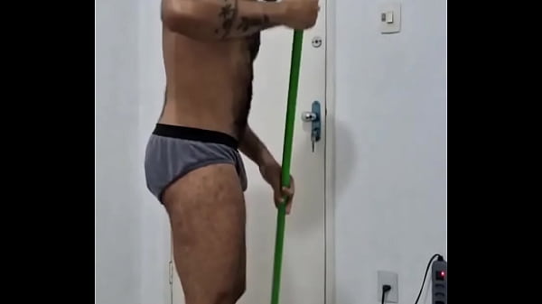 Does anyone have a turn on for men doing house chores in their raggedy old underwear 