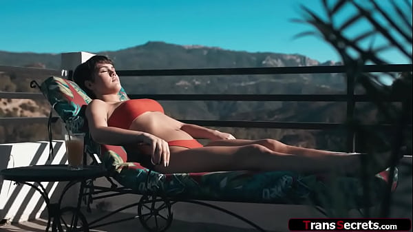 Big tits shemale stepdaughter Daisy Taylor is driving her stepdad crazy with lust.The busty tgirl walks in on him jerking off and sucks before anal 