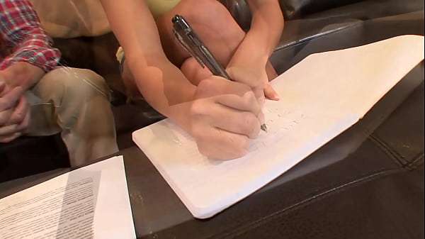 Play MP4 - Sweet teen wants to move out of her parents house but first she wants to fuck her stepdad - &lpar;Haley Sweet&rpar;