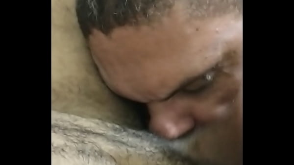 Play MP4 - Chupando e tomando o leite do entregador