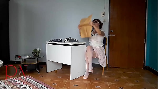 Upskirt_Depraved secretary. Vintage SeXretary. No panties office milf. Nude office.