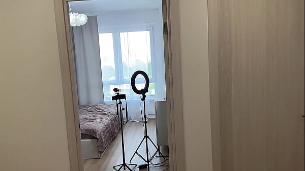 Lucky food delivery guy fucks hot model&rsquo;s tight pussy during delivery run