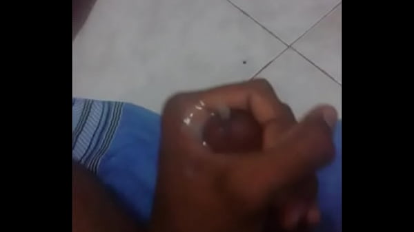 Punheta rapida com gozada