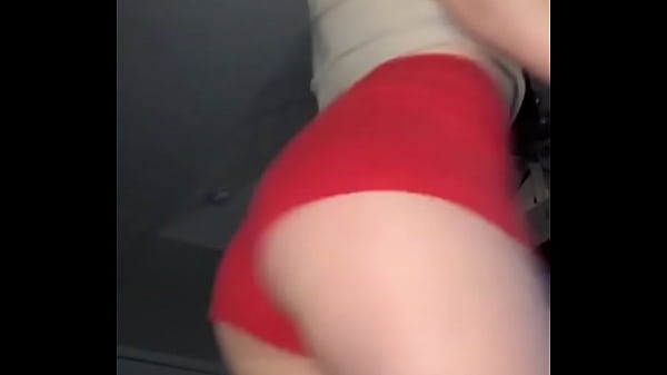 Elle montre sa grosse chatte pour te faire plaisir
