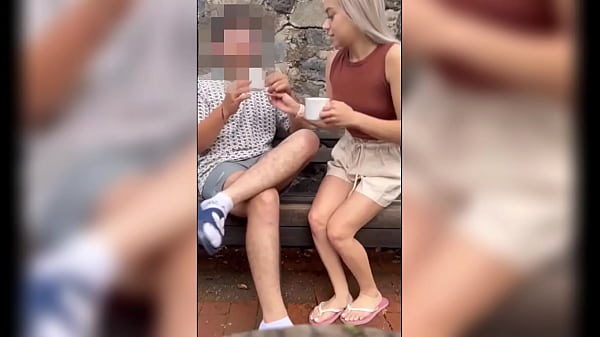 Nonton La Vecina Flaca Se Pone Caliente Y Toco Partirle El Co&ntilde;o De Pie Al Aire Libre thumbnail