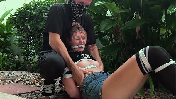 Play MP4 - I punish her by tickling her sexy feet