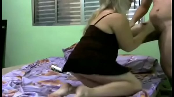 Loira casada fodendo com amigo do corno