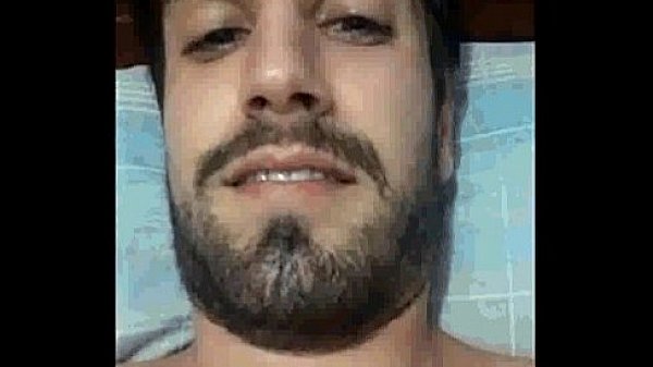 Policia metro con las manos en la masa 