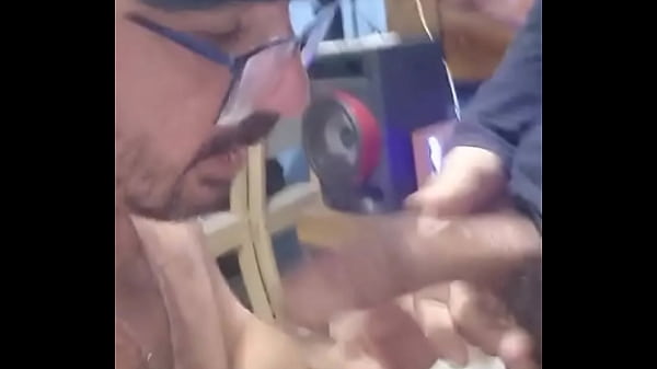 Play MP4 - O cara fudendo minha boca como se fosse um cu&period;