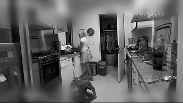Se mete con la chica del aseo hijo de puta