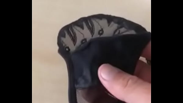 Calcinha melada da minha esposa depois de sair sozinha na balada