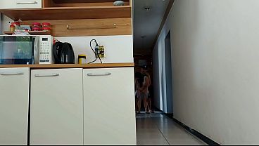 Sexo Arriscado, Enquanto Meu Marido Estava No Banho Transei Amigo Dele, Quase Fomos Pego thumbnail