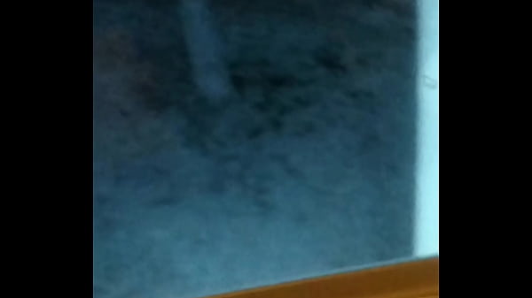 Nonton La Espi&oacute; Mientras Pasea Su Perro thumbnail