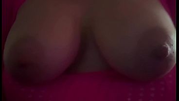 European stepmom artemisia love showing her juicy boobs and making them bounce