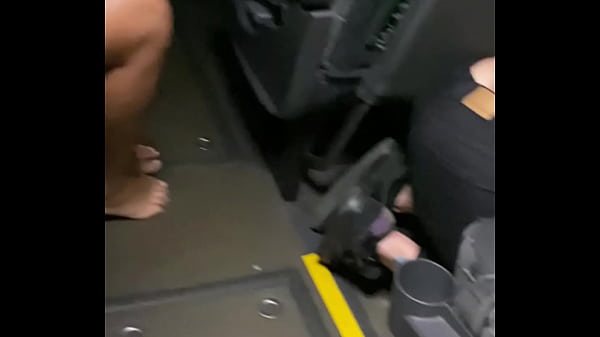 Sexo_mais arriscado dentro do_ônibus_público real com telespectadores