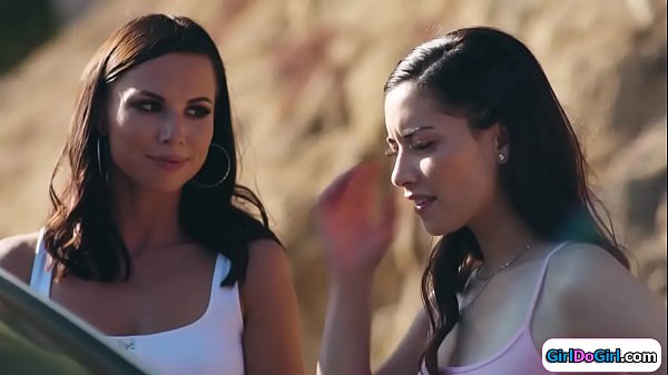 Play MP4 - Three girls lick and masturbate