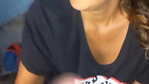 Play MP4 - Joven cuando sale de estudiar va a casa de amigos