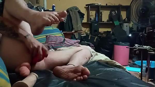 biensumiso toying with  asspussy 