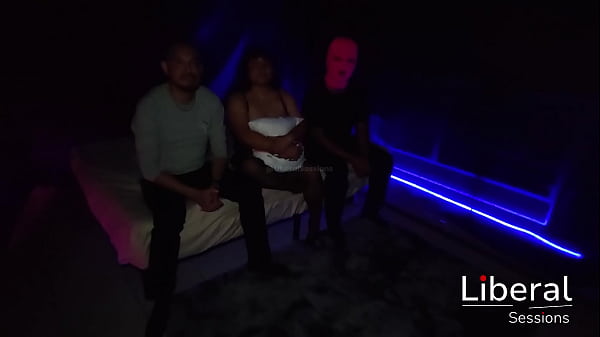 Nonton Chica Unicornio Bbw Debuta En Tr&iacute;o Amateur Con Desconocidos thumbnail