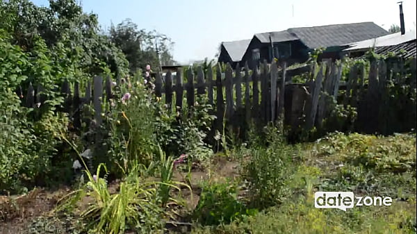 Żona mojego sąsiada jest gorącą dziwką więc zrobiliśmy niegrzeczną zabawę na świeżym powietrzu a potem przeleciałem ją zanim jej mąż wr&oacute;cił do domu