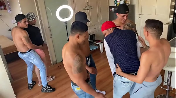 Sexo Con Muchos Vecinos Morbosos Con La Pinga Dura Gorda Venosa thumbnail