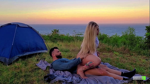 Play MP4 - Sexo Arriscado Casal Amador real fodendo em acampamento - Sexdoll 520