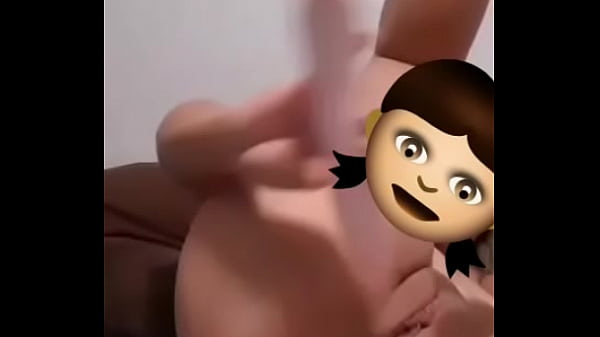 Presume su juguete metiendoselo por todos lados 