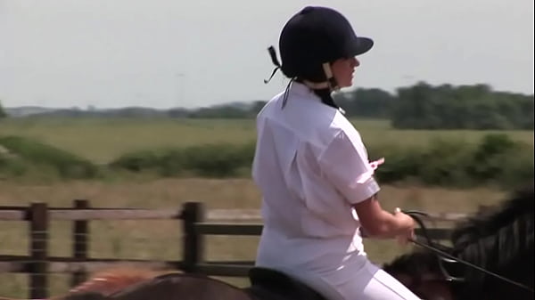 Nonton A Girl Greets A Man And Then Takes Him Aside For Some Hardcore Action thumbnail