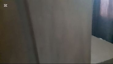 Play MP4 - ABRO LA PUERTA Y MIRO A MI MADRASTRA LATINA MASTURBANDOSE Y LE CHUPO SU VAGINA