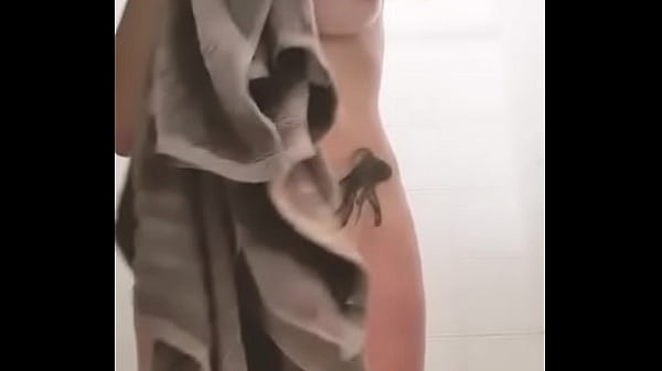 Petit extrait de la vid&eacute;o du mercredi. Une bonne douche apr&egrave;s le sport. Tu ... 