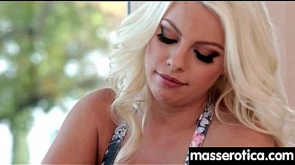 Nonton Massage Therapist Giving Her Patient Some Unknowing Love 17 thumbnail