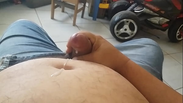 Play MP4 - Batendo uma e gozando