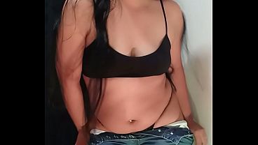 Allisonvega Haciendo Streaptease Con Ropa De Salir thumbnail